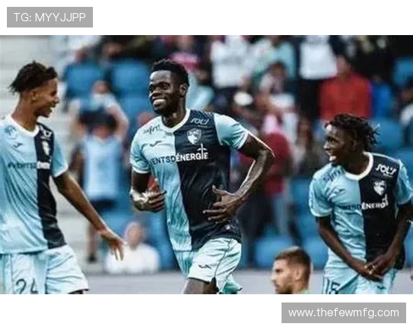 巴萨克赛尔战术解析：高位逼抢与边路渗透的攻防体系