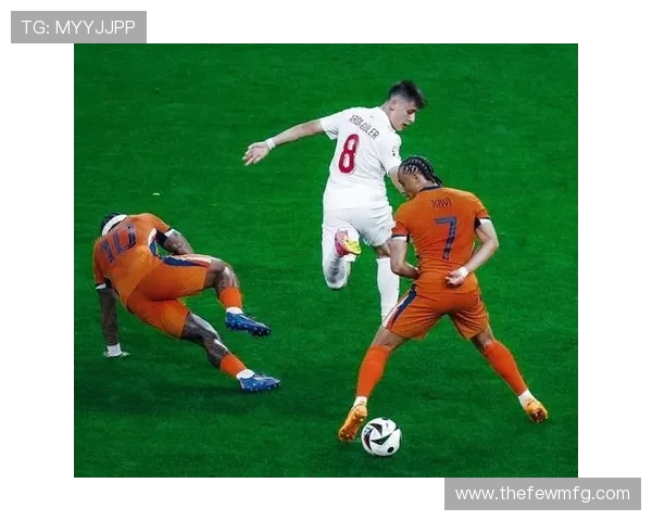 居莱尔更适合边锋还是中场:战术角色与位置适配性分析