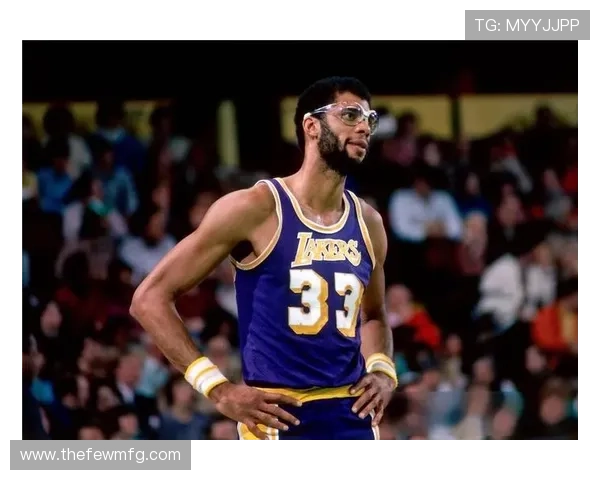 卡里姆内线单打效率领先奥拉朱旺展现统治力