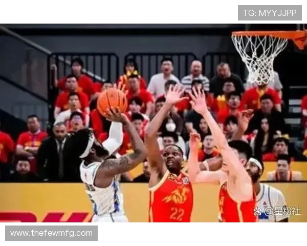 篮球投篮犯规规则详解:何时吹罚与罚球判定 篮球投篮犯规规则详解:何时吹罚与罚球判定